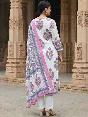 Women Floral Printed Regular  Cotton Kurta with Trousers & With Dupatta 3