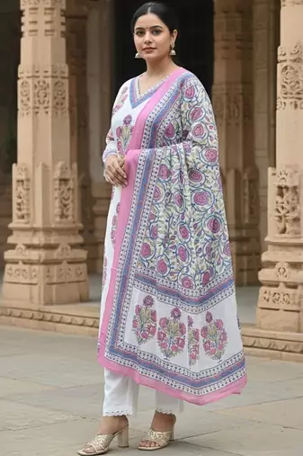 Women Floral Printed Regular Pure Cotton Kurta with Trousers & With Dupatta