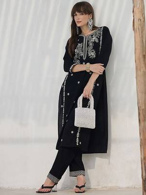Floral Embroidered Regular Thread Work Kurta With Trousers 5