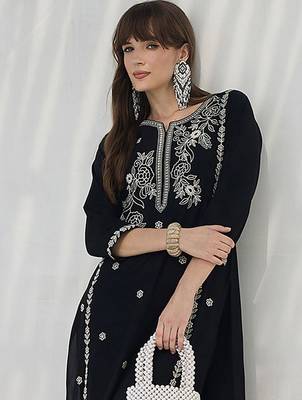 Floral Embroidered Regular Thread Work Kurta With Trousers 6