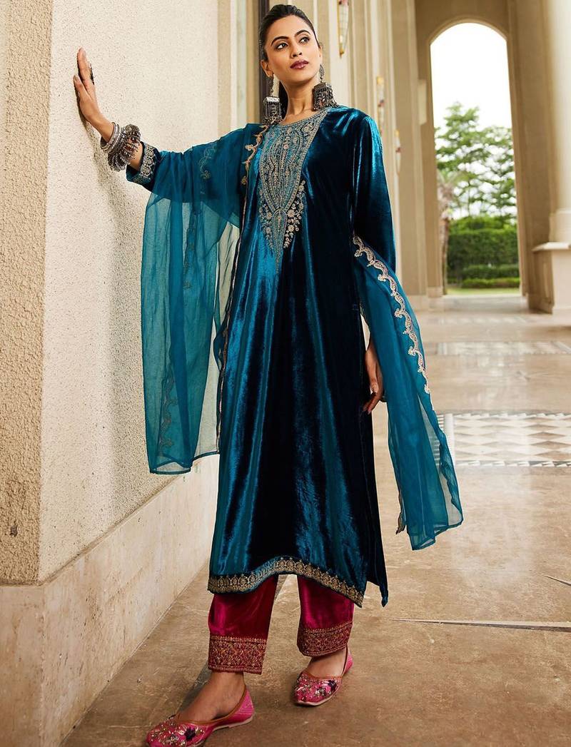 Women Ethnic Motifs Embroidered Regular Velvet Kurta with Trousers & Dupatta