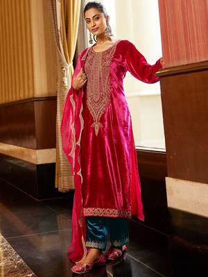 Women Ethnic Motifs Embroidered Sequinned Kurta & Trouser With Dupatta 1