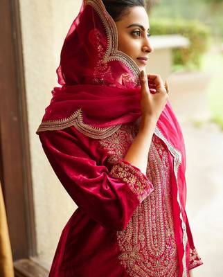 Women Ethnic Motifs Embroidered Sequinned Kurta & Trouser With Dupatta 6
