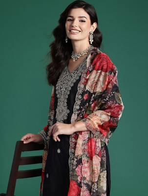 Ethnic Motifs Embroidered Sequinned Kurta With Trousers & Dupatta 2