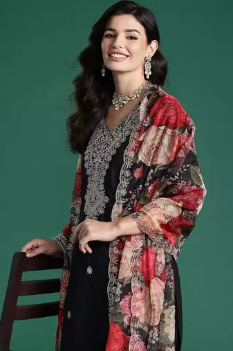 Ethnic Motifs Embroidered Sequinned Kurta With Trousers & Dupatta