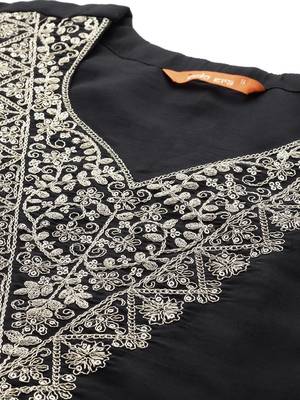 Ethnic Motifs Embroidered Sequinned Kurta With Trousers & Dupatta 3