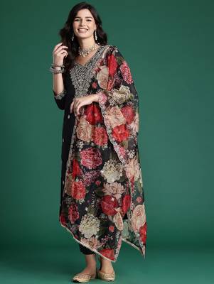 Ethnic Motifs Embroidered Sequinned Kurta With Trousers & Dupatta 1