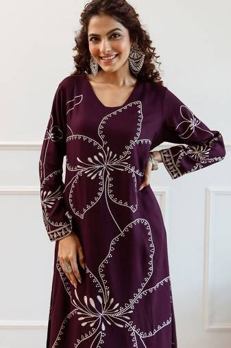 Women Floral Embroidered Regular Sequinned Kurta with Trousers