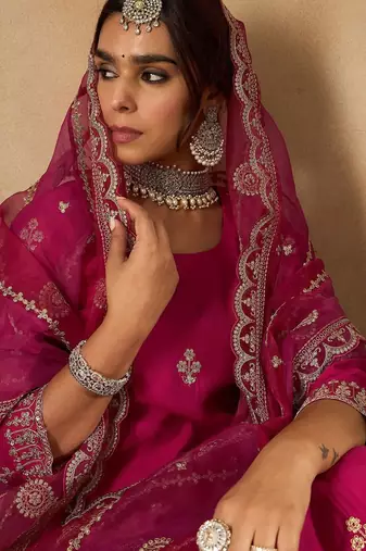 Women Floral Embroidered Regular Sequinned Kurta with Trousers & With Dupatta