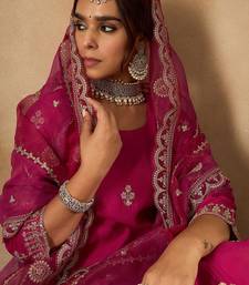 Women Floral Embroidered Regular Sequinned Kurta with Trousers & With Dupatta