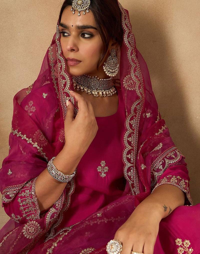 Women Floral Embroidered Regular Sequinned Kurta with Trousers & With Dupatta