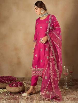 Women Floral Embroidered Regular Sequinned Kurta with Trousers & With Dupatta 5