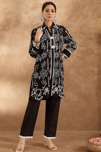 Women Floral Embroidered Regular Thread Work  Cotton Kurta with Trousers