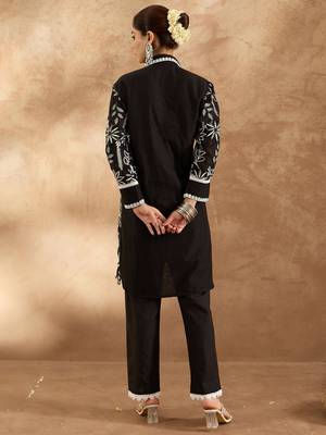 Women Floral Embroidered Regular Thread Work Pure Cotton Kurta with Trousers 5
