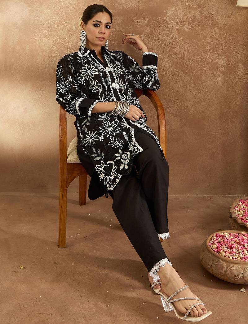 Women Floral Embroidered Regular Thread Work Pure Cotton Kurta with Trousers