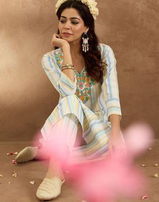 Women Floral Embroidered Regular Thread Work Pure Cotton Kurta with Trousers 6