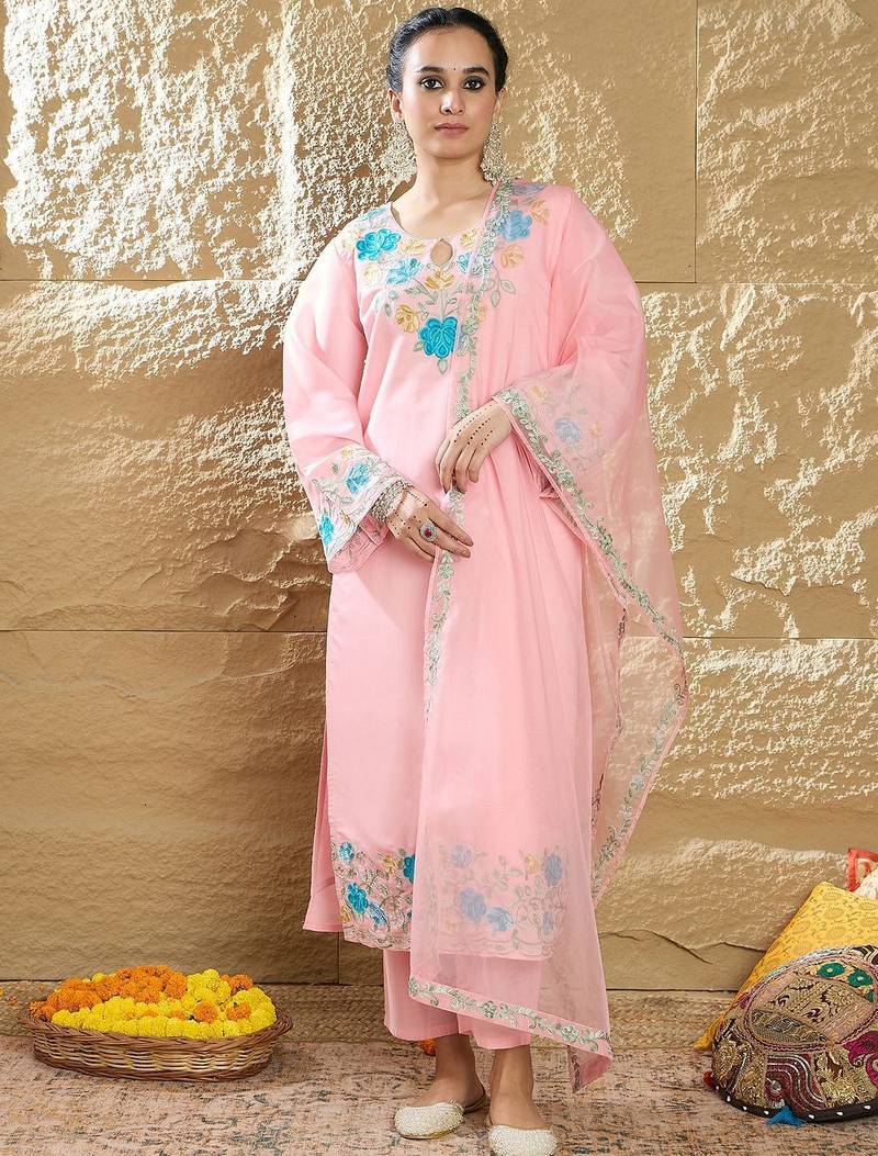 Women Floral Embroidered Regular Thread Work Kurta with Trousers & With Dupatta