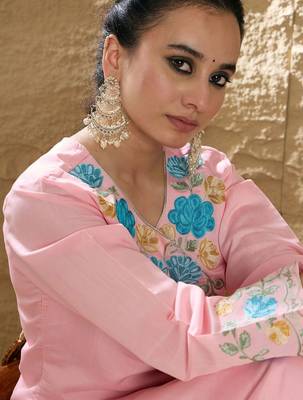 Women Floral Embroidered Regular Thread Work Kurta with Trousers & With Dupatta 2