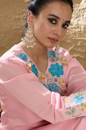 Women Floral Embroidered Regular Thread Work Kurta with Trousers & With Dupatta