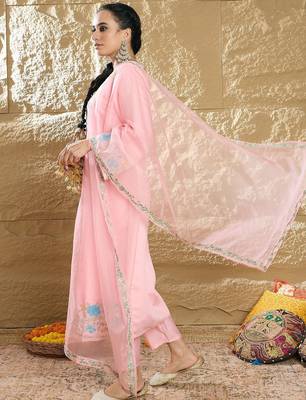 Women Floral Embroidered Regular Thread Work Kurta with Trousers & With Dupatta 5