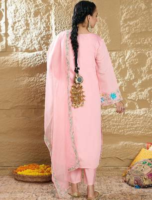 Women Floral Embroidered Regular Thread Work Kurta with Trousers & With Dupatta 6