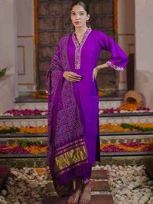 Floral Embroidered Thread Work Liva Straight Kurta With Trousers & Dupatta 1