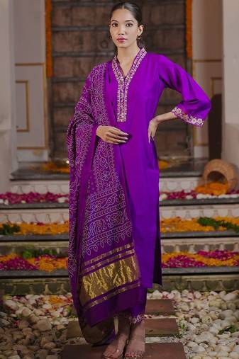 Floral Embroidered Thread Work Liva Straight Kurta With Trousers & Dupatta