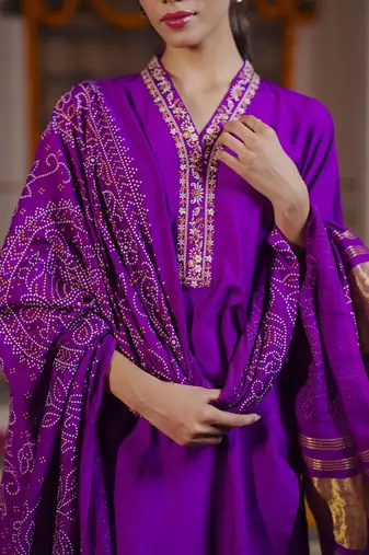 Floral Embroidered Thread Work Liva Straight Kurta With Trousers & Dupatta