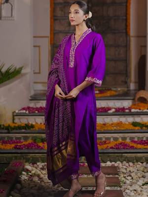 Floral Embroidered Thread Work Liva Straight Kurta With Trousers & Dupatta 3