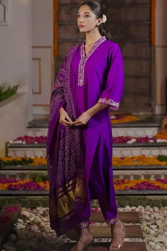 Floral Embroidered Thread Work Liva Straight Kurta With Trousers & Dupatta