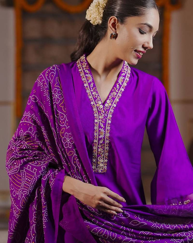 Floral Embroidered Thread Work Liva Straight Kurta With Trousers & Dupatta