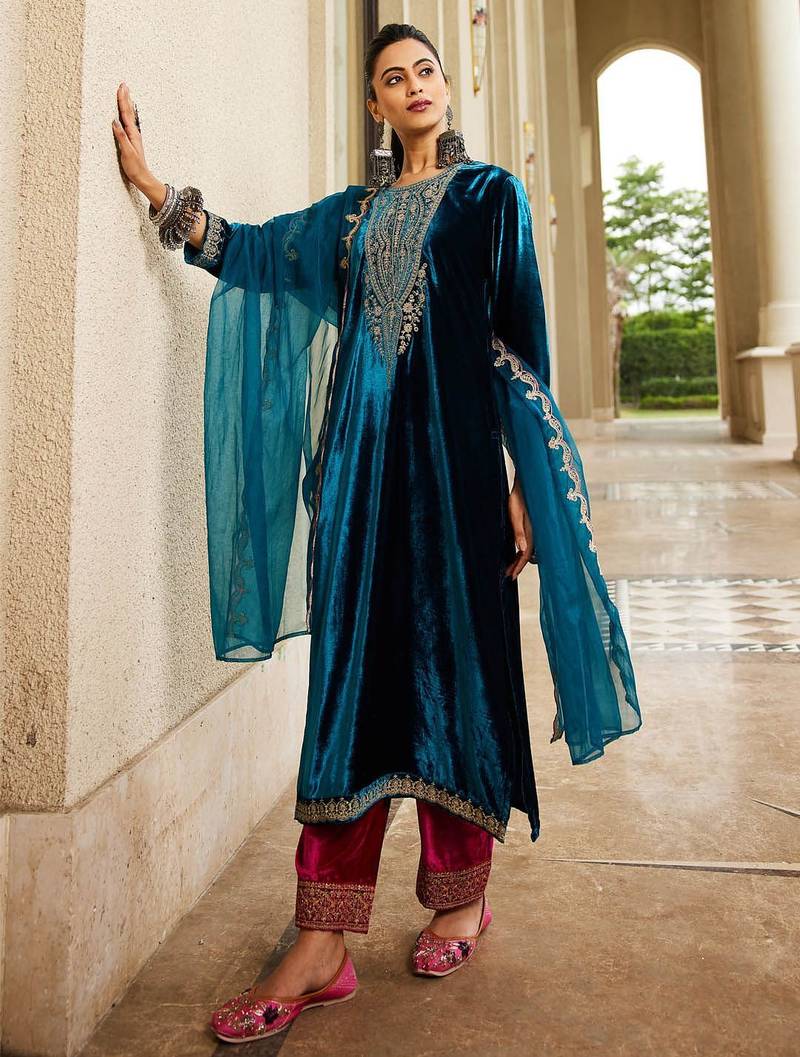 Women Ethnic Motifs Embroidered Regular Sequinned Velvet Kurta with Trousers & With Dupatta