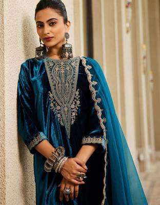 Women Ethnic Motifs Embroidered Regular Sequinned Velvet Kurta with Trousers & With Dupatta 3