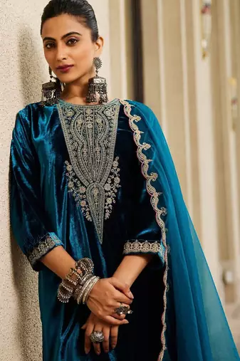 Women Ethnic Motifs Embroidered Regular Sequinned Velvet Kurta with Trousers & With Dupatta