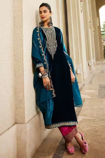 Women Ethnic Motifs Embroidered Regular Sequinned Velvet Kurta with Trousers & With Dupatta