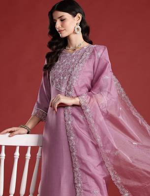 Floral Embroidered Thread Work Kurta with Trousers & Dupatta 1