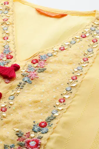 Women Embroidered Regular Thread Work Pure Cotton Kurta with Trousers & With Dupatta