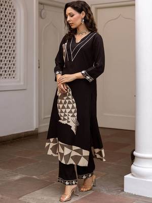 Quirky Printed Straight Kurta With Trousers 4