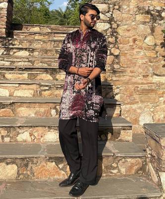 Black and wine paisley printed premium velvet partywear kurta for men 4