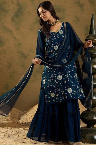 Floral Embroidered Thread Work Regular Sleeves V-Neck Georgette Kurta Set