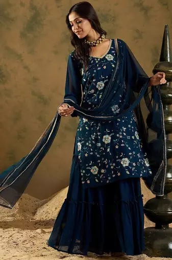 Floral Embroidered Thread Work Regular Sleeves V-Neck Georgette Kurta Set