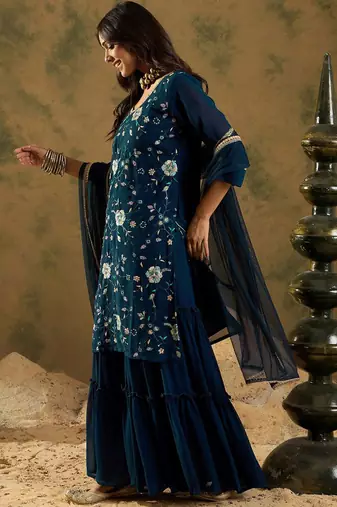 Floral Embroidered Thread Work Regular Sleeves V-Neck Georgette Kurta Set