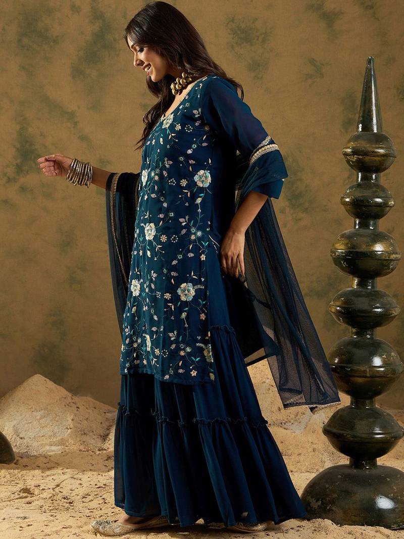 Floral Embroidered Thread Work Regular Sleeves V-Neck Georgette Kurta Set
