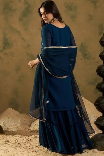 Floral Embroidered Thread Work Regular Sleeves V-Neck Georgette Kurta Set