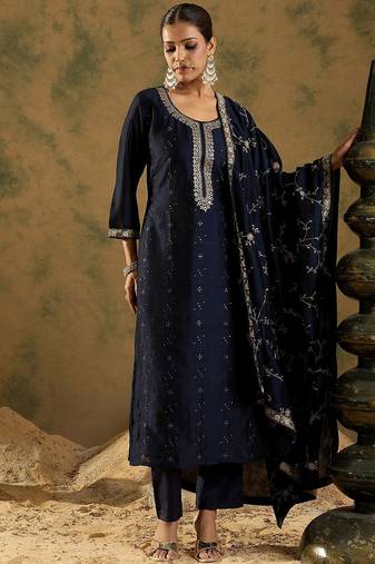 Floral Embroidered Straightf Kurta with Trousers & Dupatta