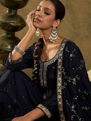 Floral Embroidered Straightf Kurta with Trousers & Dupatta 2
