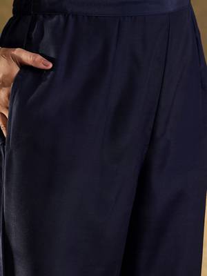 Floral Embroidered Straightf Kurta with Trousers & Dupatta 3
