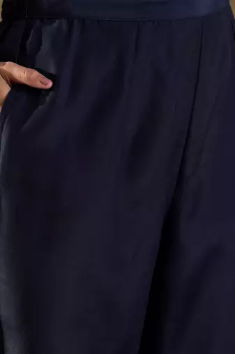 Floral Embroidered Straightf Kurta with Trousers & Dupatta