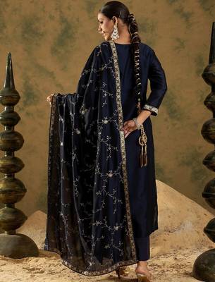 Floral Embroidered Straightf Kurta with Trousers & Dupatta 6