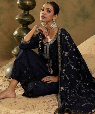 Floral Embroidered Straightf Kurta with Trousers & Dupatta 7
